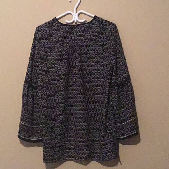 Woman’s blouse - Picture 3 of 4